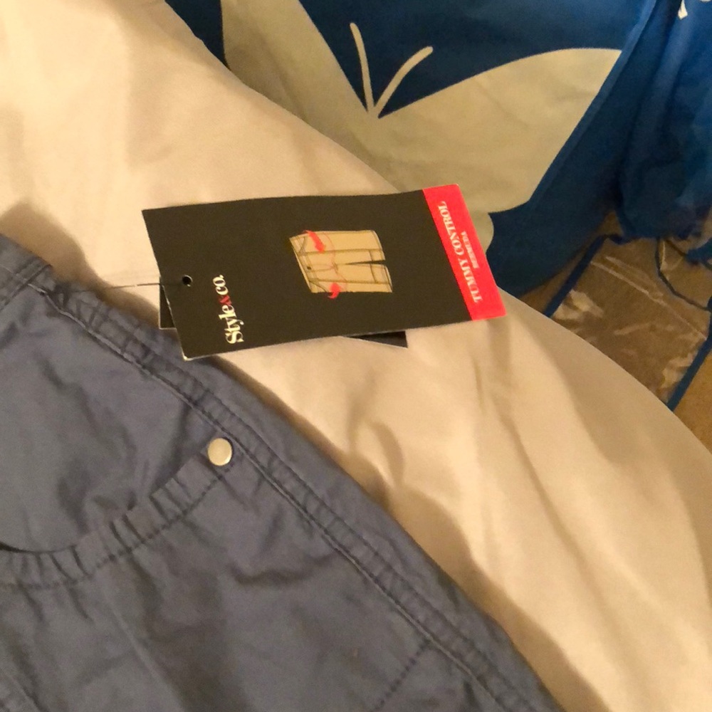 Macy’s Capris - Picture 2 of 4